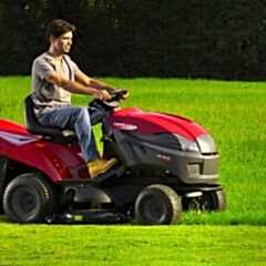 Castelgarden PTX240-HD Çim Biçme Traktörü